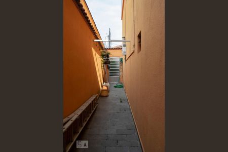 Casa à venda com 240m², 3 quartos e 5 vagas Casa à venda com 240m², 3 quartos e 5 vagasCORREDOR LATERAL