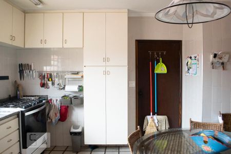 Casa à venda com 240m², 3 quartos e 5 vagas Casa à venda com 240m², 3 quartos e 5 vagasCOZINHA