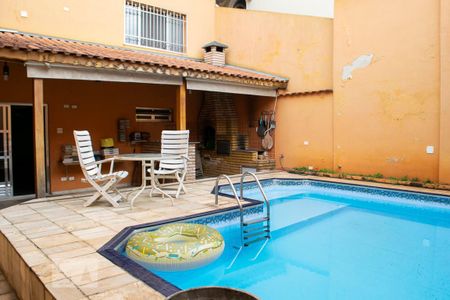 Casa à venda com 240m², 3 quartos e 5 vagas Casa à venda com 240m², 3 quartos e 5 vagasPISCINA