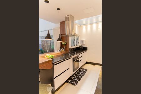 Casa à venda com 245m², 3 quartos e 2 vagas Casa à venda com 245m², 3 quartos e 2 vagasCozinha