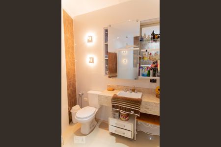 Casa à venda com 245m², 3 quartos e 2 vagas Casa à venda com 245m², 3 quartos e 2 vagasBanheiro da Suíte