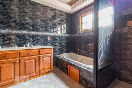 Casa à venda com 460m², 4 quartos e 4 vagas Casa à venda com 460m², 4 quartos e 4 vagasBanheiro