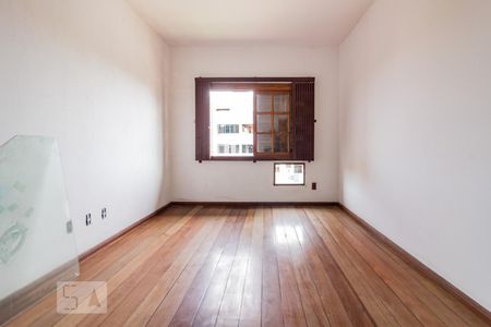 Casa à venda com 460m², 4 quartos e 4 vagas Casa à venda com 460m², 4 quartos e 4 vagasDormitório4