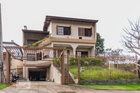 Casa à venda com 460m², 4 quartos e 4 vagas Casa à venda com 460m², 4 quartos e 4 vagasFachada