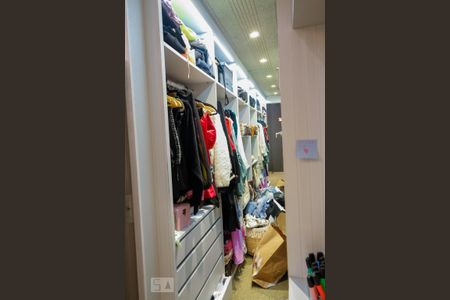 Apartamento à venda com 210m², 3 quartos e 4 vagas Apartamento à venda com 210m², 3 quartos e 4 vagasCloset da Suíte 1