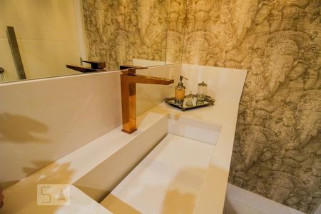 Apartamento à venda com 210m², 3 quartos e 4 vagas Apartamento à venda com 210m², 3 quartos e 4 vagasLavabo