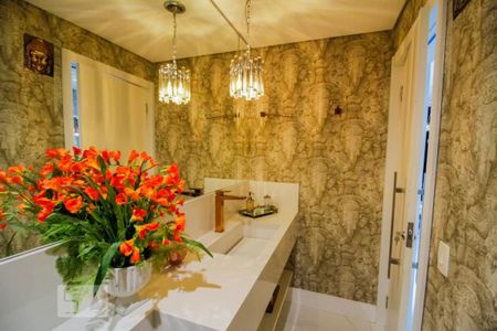 Apartamento à venda com 210m², 3 quartos e 4 vagas Apartamento à venda com 210m², 3 quartos e 4 vagasLavabo