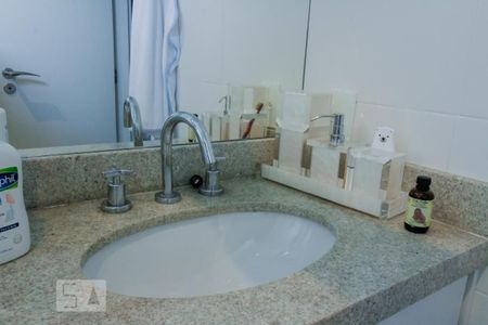 Apartamento à venda com 210m², 3 quartos e 4 vagas Apartamento à venda com 210m², 3 quartos e 4 vagasBanheiro Suíte 2
