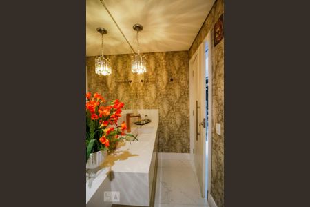 Apartamento à venda com 210m², 3 quartos e 4 vagas Apartamento à venda com 210m², 3 quartos e 4 vagasLavabo