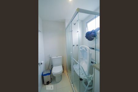 Apartamento à venda com 210m², 3 quartos e 4 vagas Apartamento à venda com 210m², 3 quartos e 4 vagasBanheiro Suíte 2