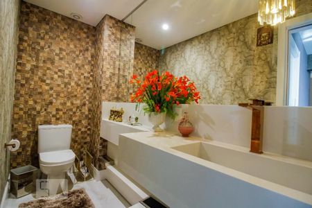 Apartamento à venda com 210m², 3 quartos e 4 vagas Apartamento à venda com 210m², 3 quartos e 4 vagasLavabo