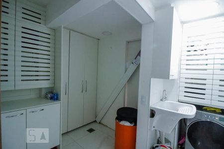 Apartamento à venda com 210m², 3 quartos e 4 vagas Apartamento à venda com 210m², 3 quartos e 4 vagasÁrea de Serviço