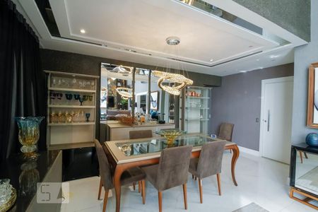 Apartamento à venda com 210m², 3 quartos e 4 vagas Apartamento à venda com 210m², 3 quartos e 4 vagasSala