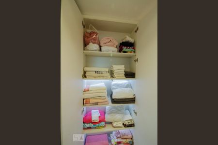 Apartamento à venda com 210m², 3 quartos e 4 vagas Apartamento à venda com 210m², 3 quartos e 4 vagasArmários Corredor