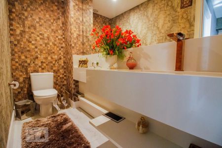 Apartamento à venda com 210m², 3 quartos e 4 vagas Apartamento à venda com 210m², 3 quartos e 4 vagasLavabo