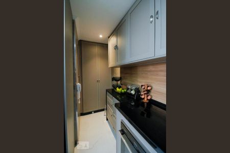 Apartamento à venda com 210m², 3 quartos e 4 vagas Apartamento à venda com 210m², 3 quartos e 4 vagasCozinha