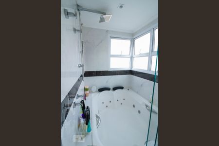 Apartamento à venda com 210m², 3 quartos e 4 vagas Apartamento à venda com 210m², 3 quartos e 4 vagasBanheiro Suíte 1