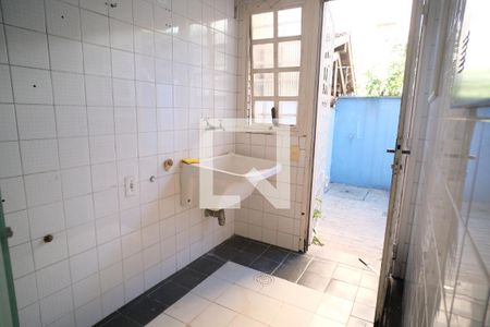 Casa à venda com 90m², 3 quartos e 1 vagaÁrea de Serviço