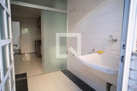 Casa à venda com 90m², 3 quartos e 1 vagaÁrea de Serviço