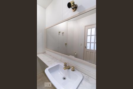 Casa à venda com 90m², 3 quartos e 1 vaga Casa à venda com 90m², 3 quartos e 1 vagaBanheiro