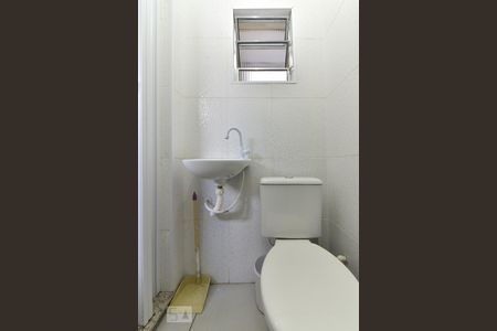 Casa à venda com 103m², 2 quartos e 2 vagas Casa à venda com 103m², 2 quartos e 2 vagasBanheiro de Serviço