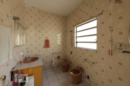 Casa à venda com 100m², 2 quartos e 7 vagasBanheiro - casa 1