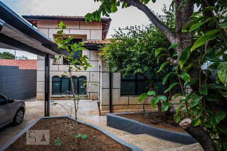 Casa à venda com 190m², 4 quartos e 2 vagasFachada