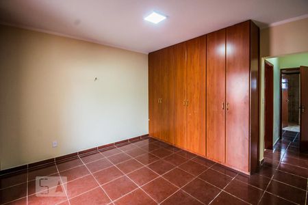 Casa à venda com 190m², 4 quartos e 2 vagasSuíte 2
