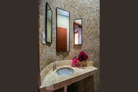 Casa à venda com 190m², 4 quartos e 2 vagasLavabo