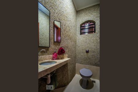 Casa à venda com 190m², 4 quartos e 2 vagasLavabo