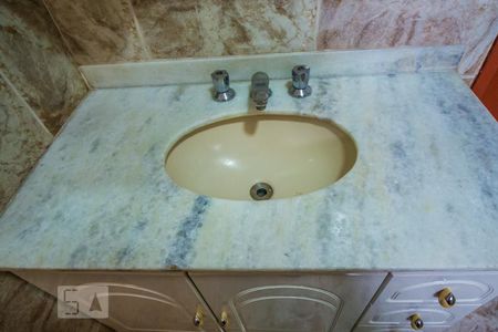 Casa à venda com 190m², 4 quartos e 2 vagasBanheiro