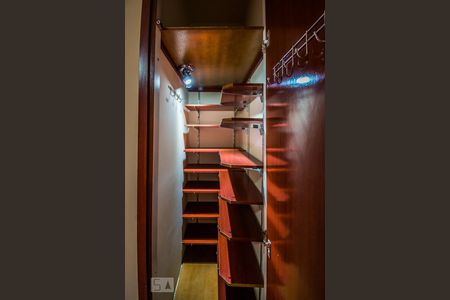 Casa à venda com 190m², 4 quartos e 2 vagasSuíte 2