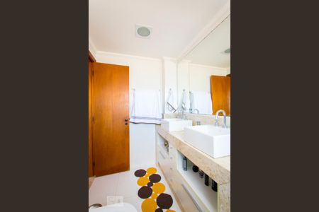 Apartamento à venda com 137m², 3 quartos e 2 vagasBanheiro do Quarto 1