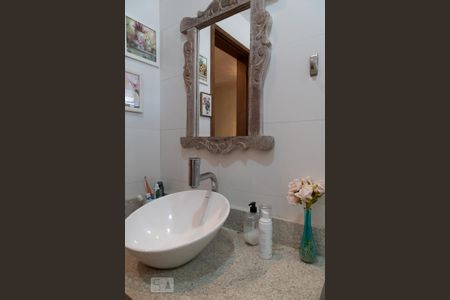 Apartamento à venda com 372m², 3 quartos e 3 vagasBanheiro social