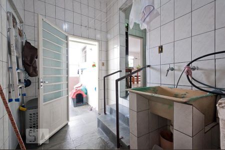 Casa à venda com 270m², 5 quartos e 1 vaga Casa à venda com 270m², 5 quartos e 1 vagaLavanderia