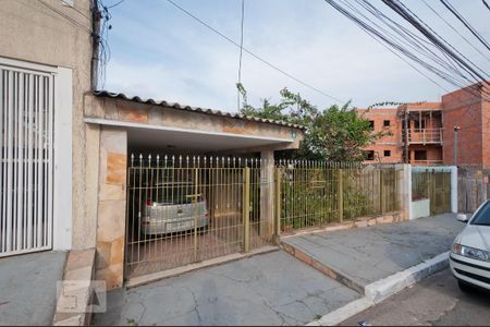 Casa à venda com 270m², 5 quartos e 1 vaga Casa à venda com 270m², 5 quartos e 1 vagaFachada