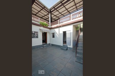 Casa à venda com 270m², 5 quartos e 1 vaga Casa à venda com 270m², 5 quartos e 1 vagaQuintal
