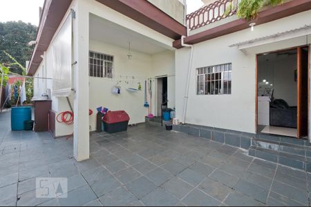 Casa à venda com 270m², 5 quartos e 1 vaga Casa à venda com 270m², 5 quartos e 1 vagaQuintal