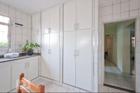 Casa à venda com 270m², 5 quartos e 1 vaga Casa à venda com 270m², 5 quartos e 1 vagaCozinha - Armários