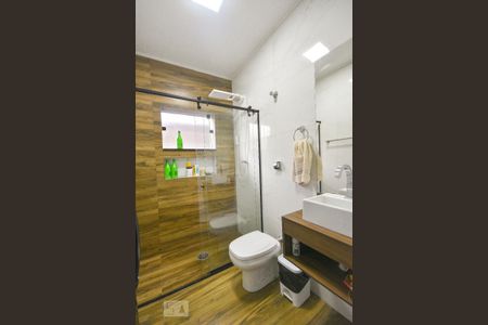 Casa à venda com 180m², 3 quartos e sem vagaBanheiro do corredor