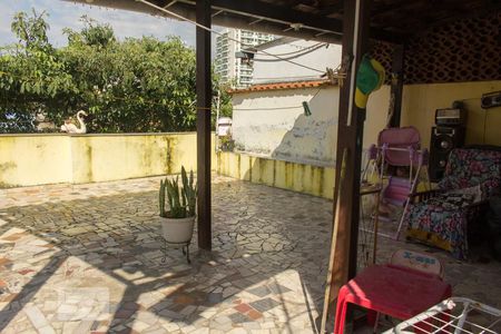 Casa à venda com 200m², 3 quartos e sem vaga Casa à venda com 200m², 3 quartos e sem vagaTerraço