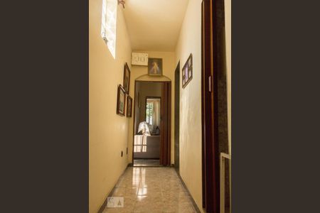 Casa à venda com 200m², 3 quartos e sem vaga Casa à venda com 200m², 3 quartos e sem vagaCorredor