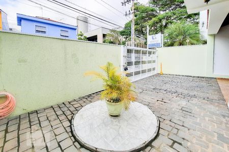 Casa para alugar com 320m², 3 quartos e 5 vagas Casa para alugar com 320m², 3 quartos e 5 vagasÁrea