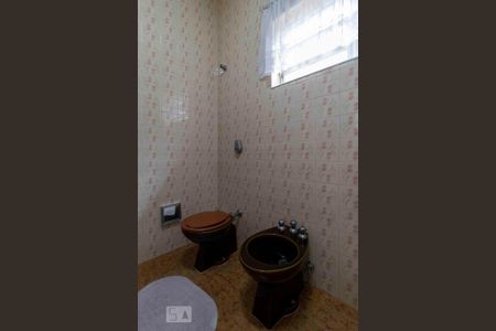 Casa à venda com 250m², 3 quartos e 3 vagas Casa à venda com 250m², 3 quartos e 3 vagasBanheiro Social