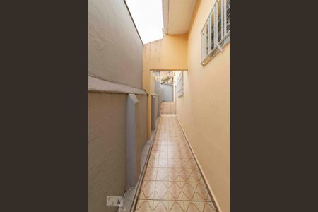 Casa à venda com 250m², 3 quartos e 3 vagas Casa à venda com 250m², 3 quartos e 3 vagasCorredor Lateral