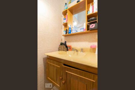 Casa à venda com 250m², 3 quartos e 3 vagas Casa à venda com 250m², 3 quartos e 3 vagasBanheiro da Suíte