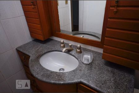 Apartamento à venda com 147m², 4 quartos e sem vaga Apartamento à venda com 147m², 4 quartos e sem vagaBanheiro Social