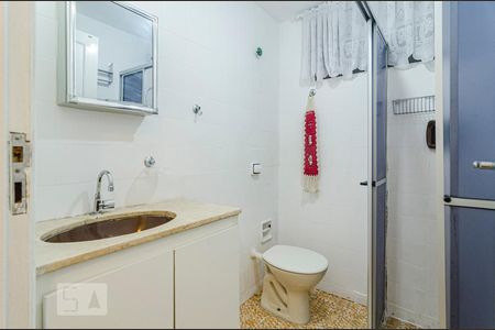 Banheiro de kitnet/studio para alugar com 1 quarto, 30m² em Cerqueira César, São Paulo