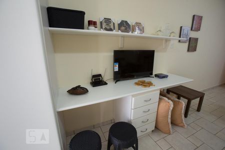 Studio para alugar com 34m², 1 quarto e 1 vagaKitnet - escrivaninha