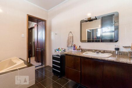 Casa à venda com 184m², 3 quartos e 3 vagasBanheiro quarto 3 suíte